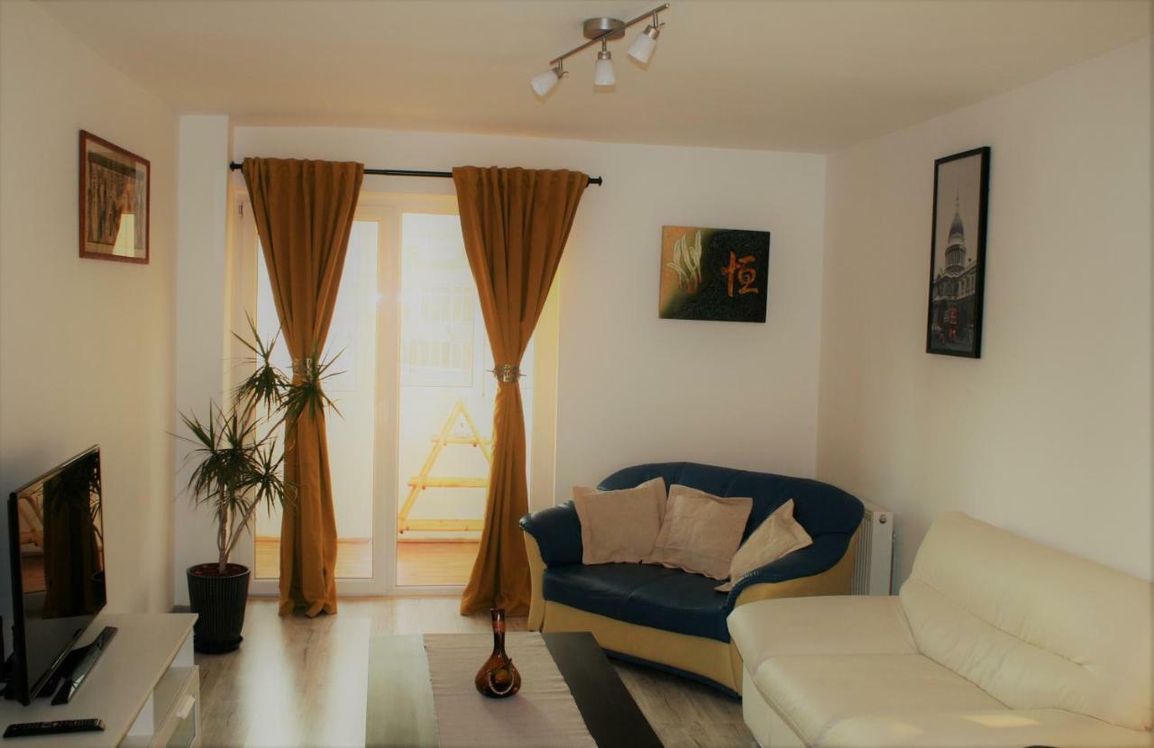 Casa Peterfi - Apartment With 3 Bedrooms And Spacious Living Room Marosvásárhely Kültér fotó