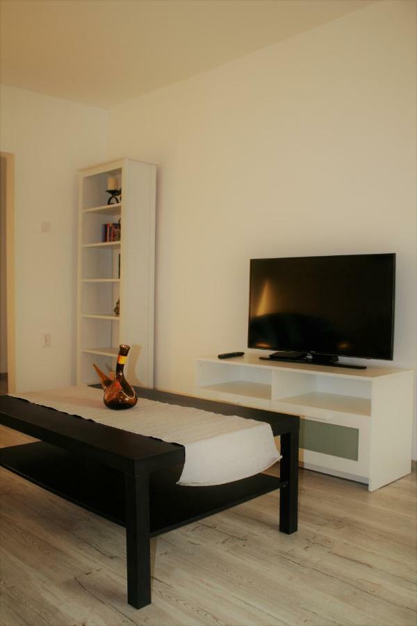 Casa Peterfi - Apartment With 3 Bedrooms And Spacious Living Room Marosvásárhely Kültér fotó