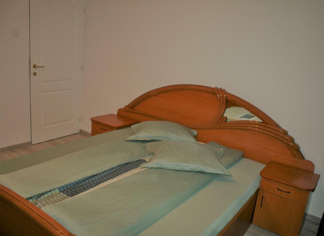 Casa Peterfi - Apartment With 3 Bedrooms And Spacious Living Room Marosvásárhely Kültér fotó