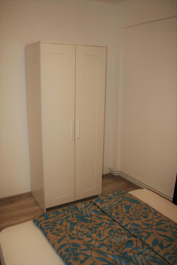 Casa Peterfi - Apartment With 3 Bedrooms And Spacious Living Room Marosvásárhely Kültér fotó