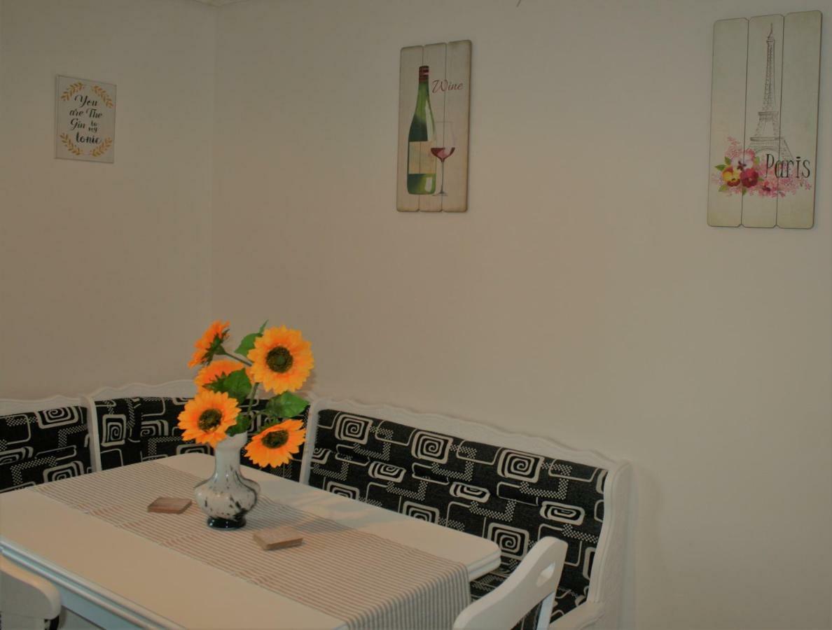 Casa Peterfi - Apartment With 3 Bedrooms And Spacious Living Room Marosvásárhely Kültér fotó
